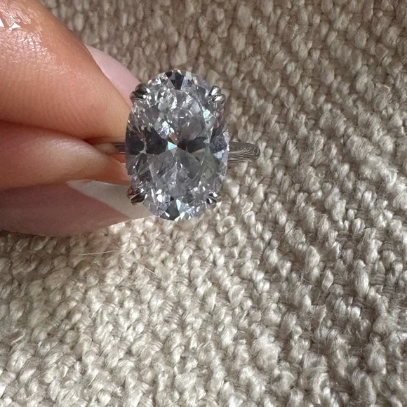 5ct Elegant Silver and LAB Moissanite Oval-Cut Ring - Picture 3 of 6